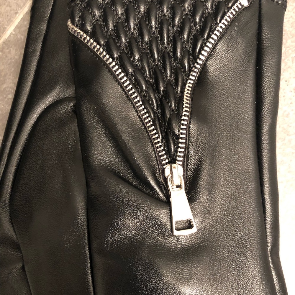 Genuine Leather Gloves - Picture 2 of 5